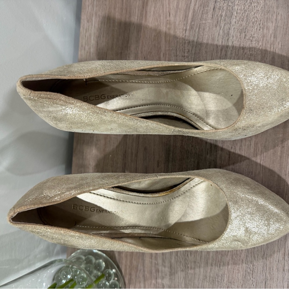 BCBG Brushed Gold Platform Heels - Picture 3 of 7